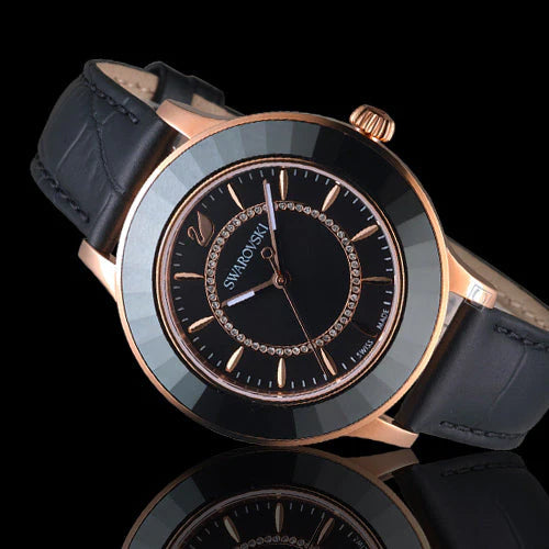 Swarovski Octea Lux Damenuhr mit schwarzem Zifferblatt und schwarzem Lederarmband - 5414410