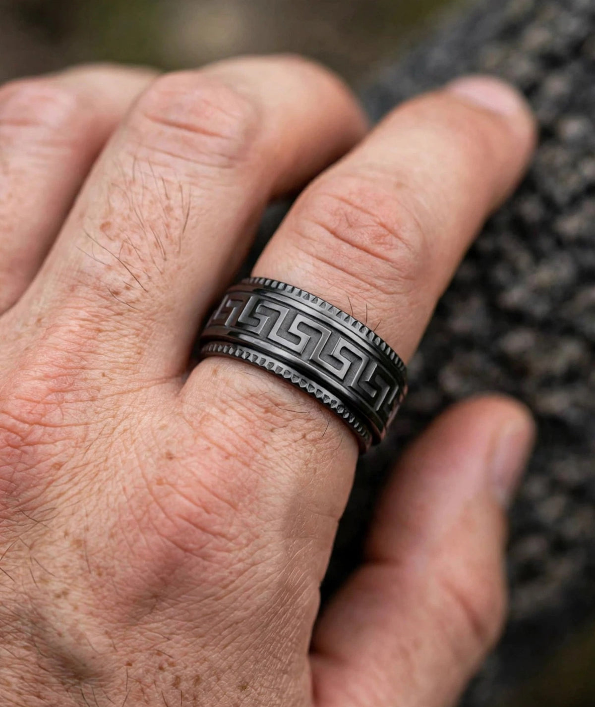 AURELIUS - der Meander-Ring im "Versace" Look aus Titan, Schwarz, Silber Gold, Herrenschmuck