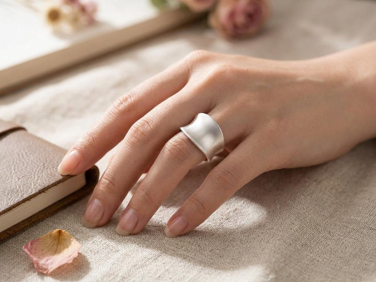 Lilli Wave - 925 Sterling Silber in welliger Form, Ästhetischer Ring für Damen - Lilli-G