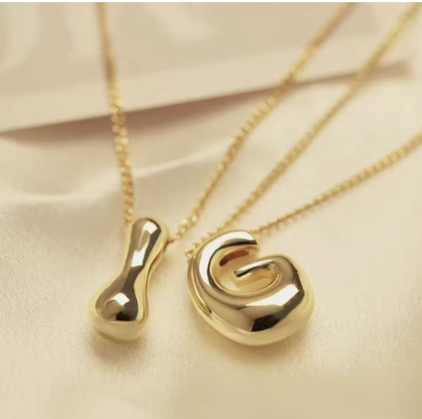 Goldene Farbe Edelstahl Initial Halskette, der Buchstabe in Form einer Chunky Blase . Trendy Schmuck als Geschenk für Jung und Alt