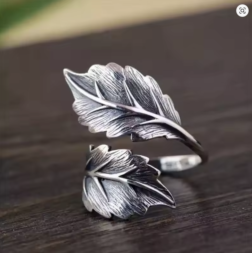 Landgirl Vintage Blatt Ring ist ein flexibel größenverstellbarer Damenring im Retro-Design