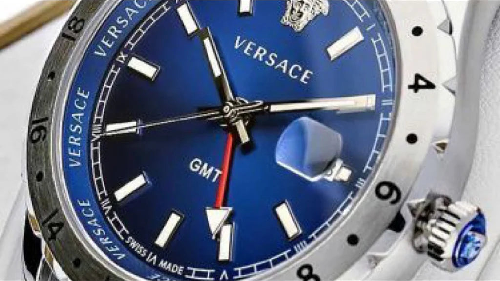 Versace Hellenyium GMT Blau- Silber mit Stahl Band, Herrenuhr – V11010015