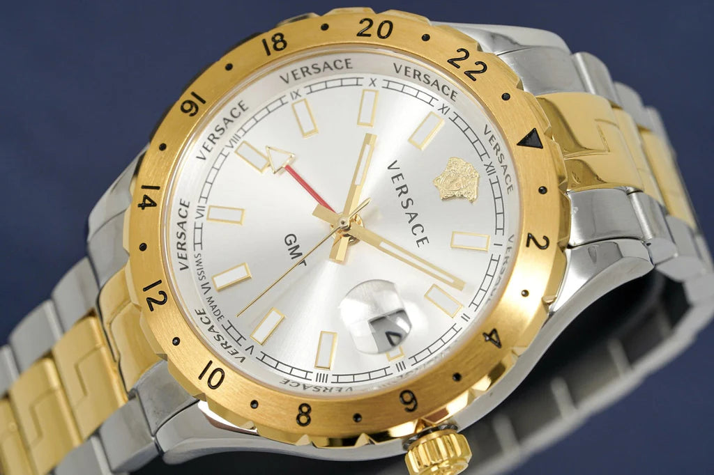 Versace Hellenyium GMT Silberfarbenes Zifferblatt-Zweifarbiges Armband, Uhr für Herren – V11030015