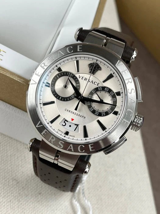 Versace Aion Chronograph Weißes Zifferblatt Grüne Lederarmbanduhr für Herren– VBR010017