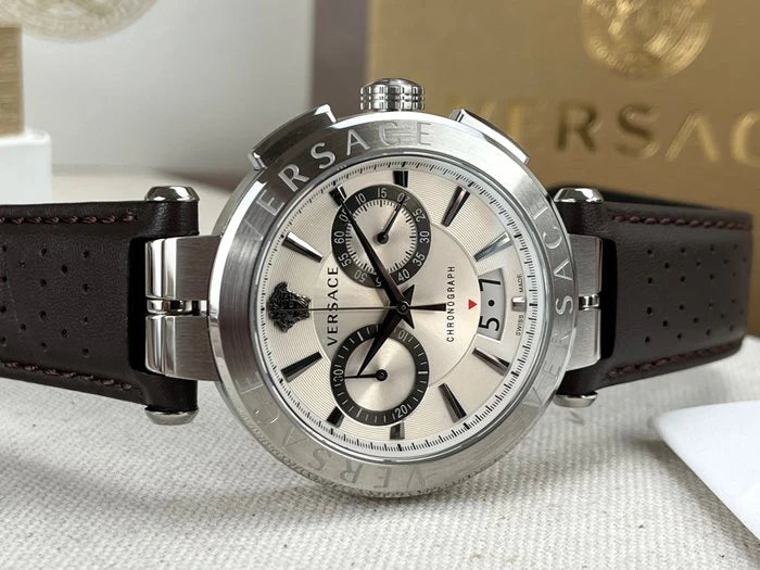 Versace Aion Chronograph Weißes Zifferblatt Grüne Lederarmbanduhr für Herren– VBR010017