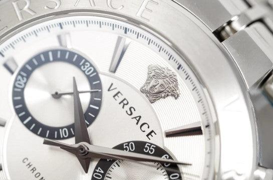 Versace Aion Chronograph Herrenuhr mit weißem Zifferblatt und silbernem Edelstahlarmband - VBR040017