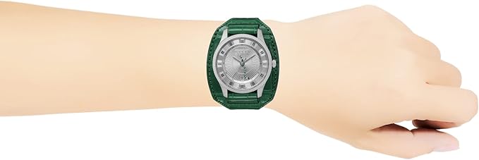 Gucci G Timeless Herrenuhr mit türkisblauem Zifferblatt und schwarzem Lederarmband - YA126462