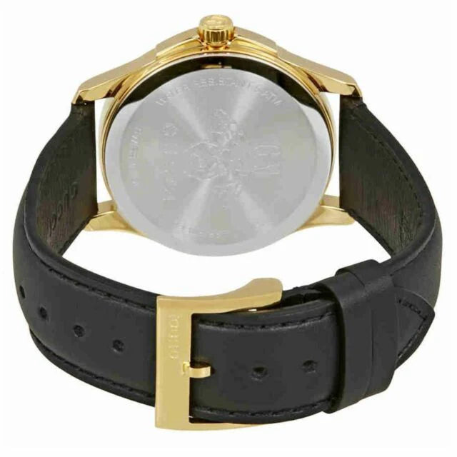 Gucci G Timeless Herrenuhr mit korallenrotem Zifferblatt und schwarzem Lederarmband - YA126464