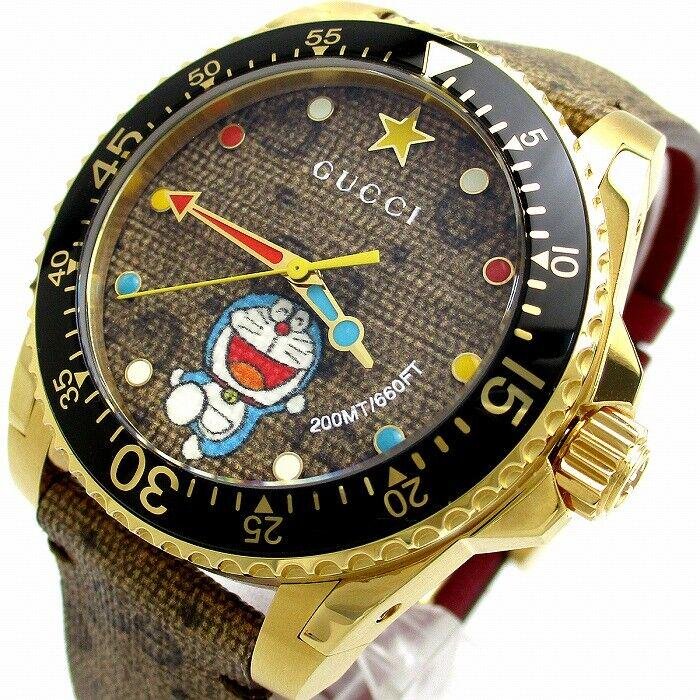 Gucci Dive Doraemon Quarzuhr mit braunem Zifferblatt und braunem Lederarmband für Herren – YA136335