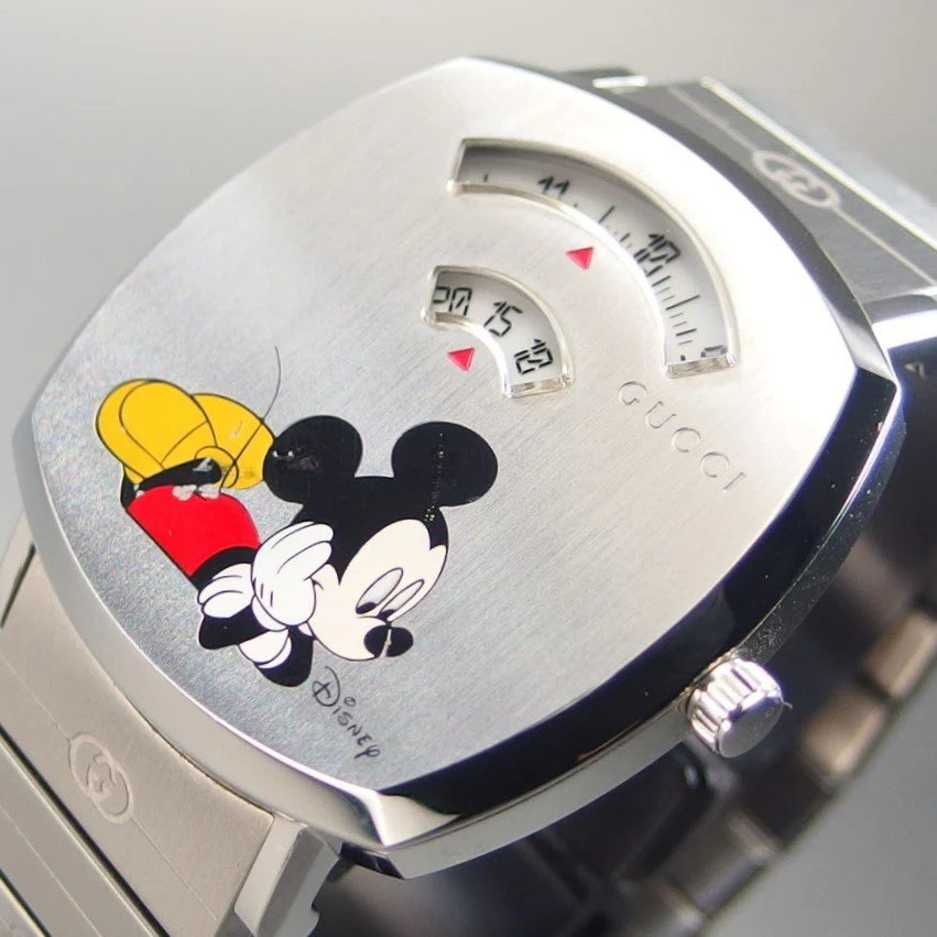 Gucci Grip x Disney Quarzuhr, silbernes Zifferblatt, silbernes Edelstahlarmband, Unisex - YA157419