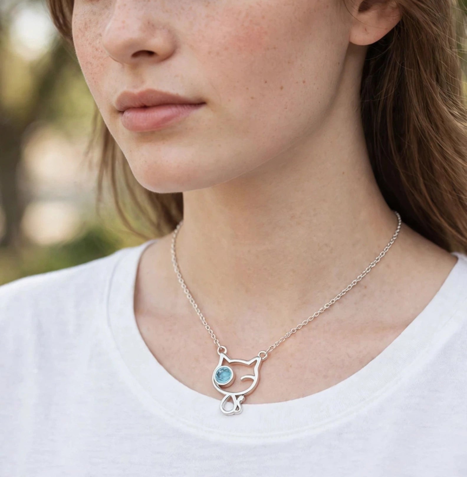 MIAU - Filigrane Katzen-Kette mit blauem Kristall | Silber
