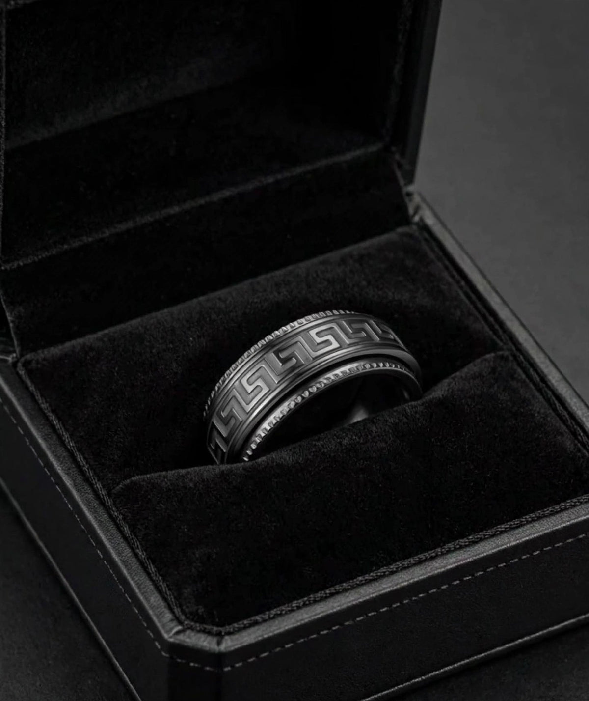 AURELIUS - der Meander-Ring im "Versace" Look aus Titan, Schwarz, Silber Gold, Herrenschmuck