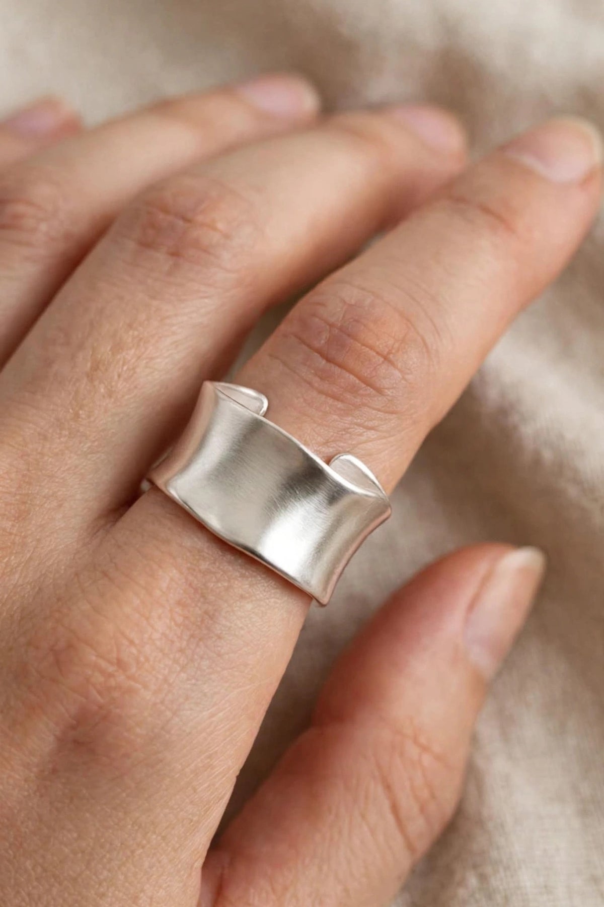 Lilli Wave - 925 Sterling Silber in welliger Form,  Ästhetischer Ring für Damen - Lilli-G