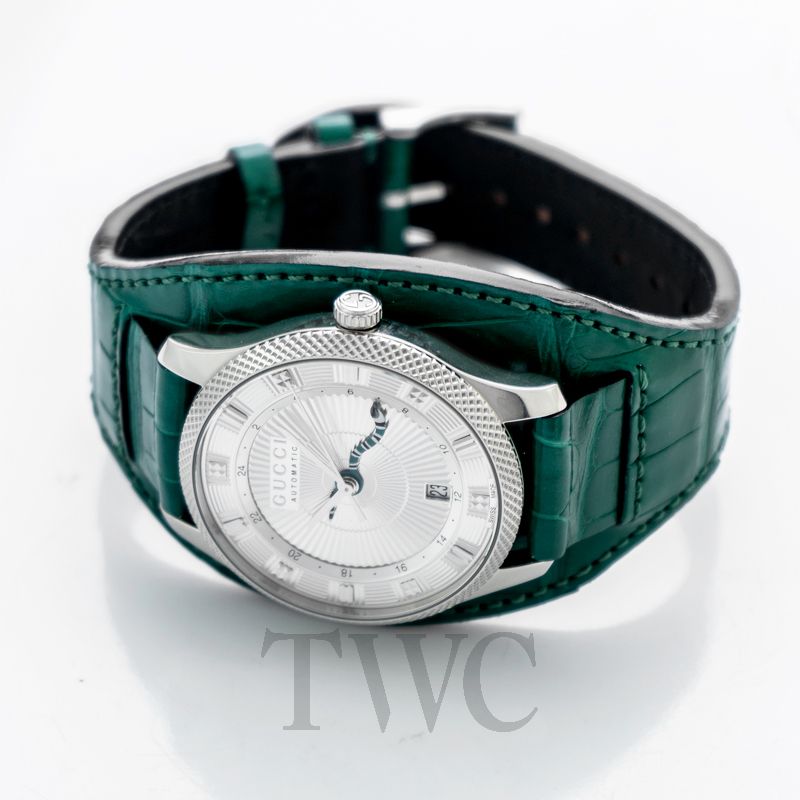 Gucci YA126344 Eryx YA126344 Herrenuhr, silbernes Zifferblatt, Edelstahl, Saphirglas, Automatikaufzug, 40 mm (1,6 Zoll), Schweizer Uhrwerk, silberfarben, Armbandtyp