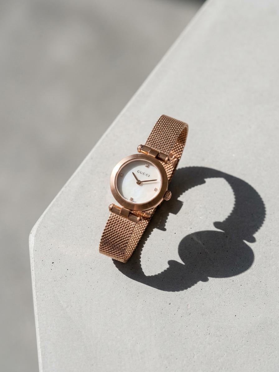 Gucci Diamantissima Damenuhr mit Perlmuttzifferblatt und rosegoldenem Armband - YA141517 (Kopie)