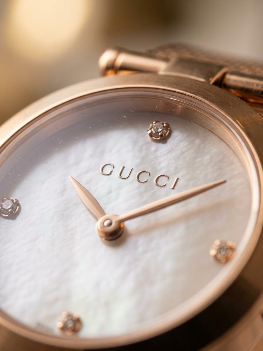 Gucci Diamantissima Damenuhr mit Perlmuttzifferblatt und rosegoldenem Armband - YA141517 (Kopie)