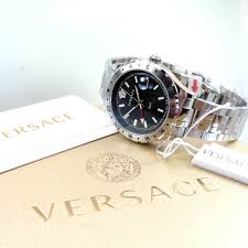 Versace Hellenyium GMT Schwarzes Zifferblatt Silber Metallarmband Herrenuhr – V11020015