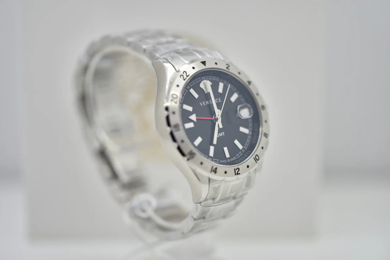 Versace Hellenyium GMT Schwarzes Zifferblatt Silber Metallarmband Herrenuhr – V11020015