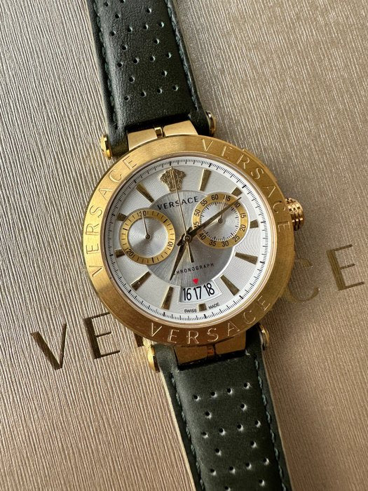 Versace Aion Chronograph Weißes Zifferblatt Grüne Lederarmbanduhr für Herren– VBR020017