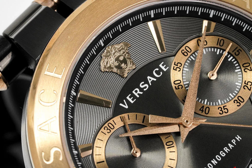Versace Aion Chronograph mit schwarzem Zifferblatt und grauem Stahlarmband für Herren – VBR050017