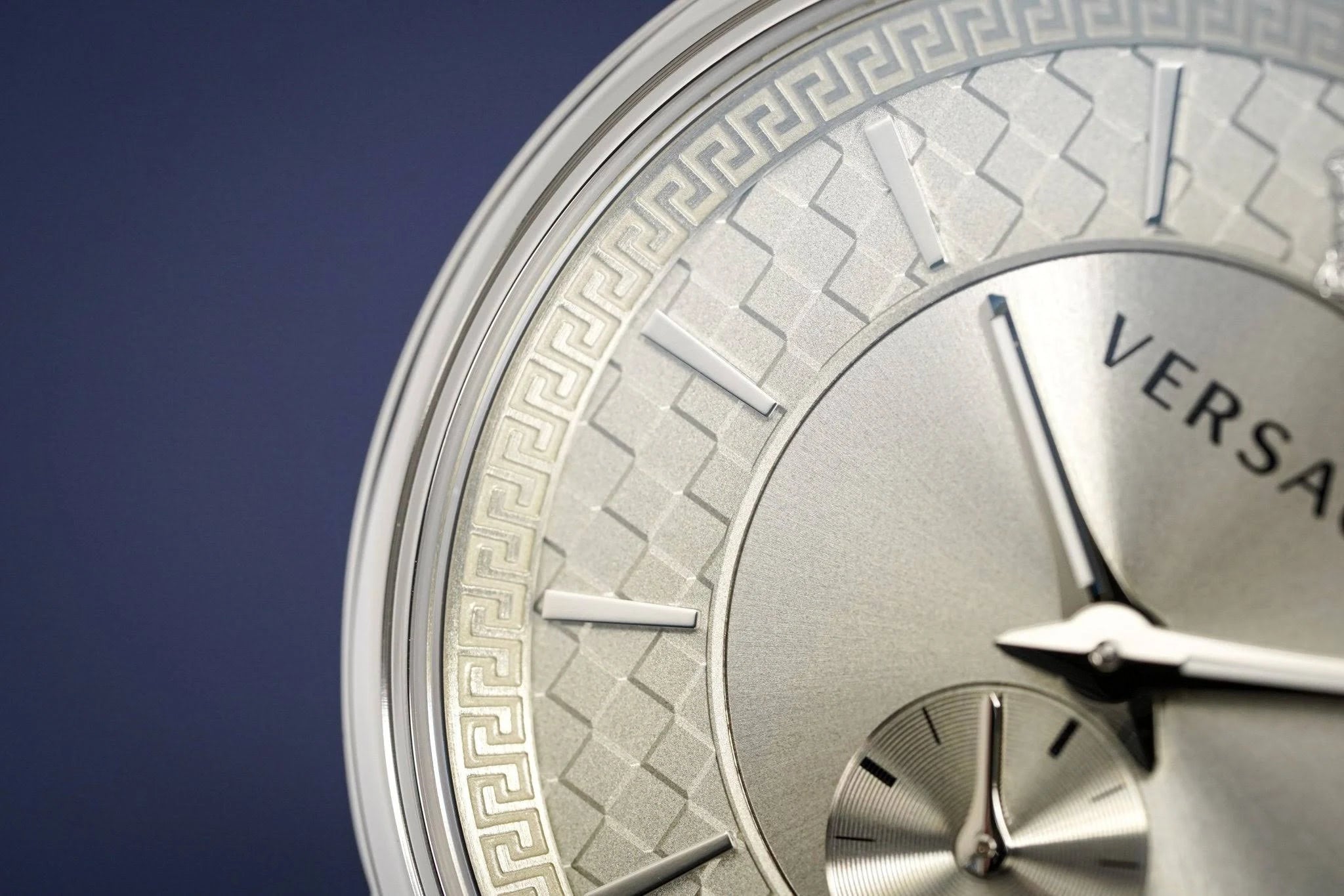 Versace V-Circle Quarzuhr mit hellem Zifferblatt und schwarzem Lederarmband für Herren – VEBQ01219