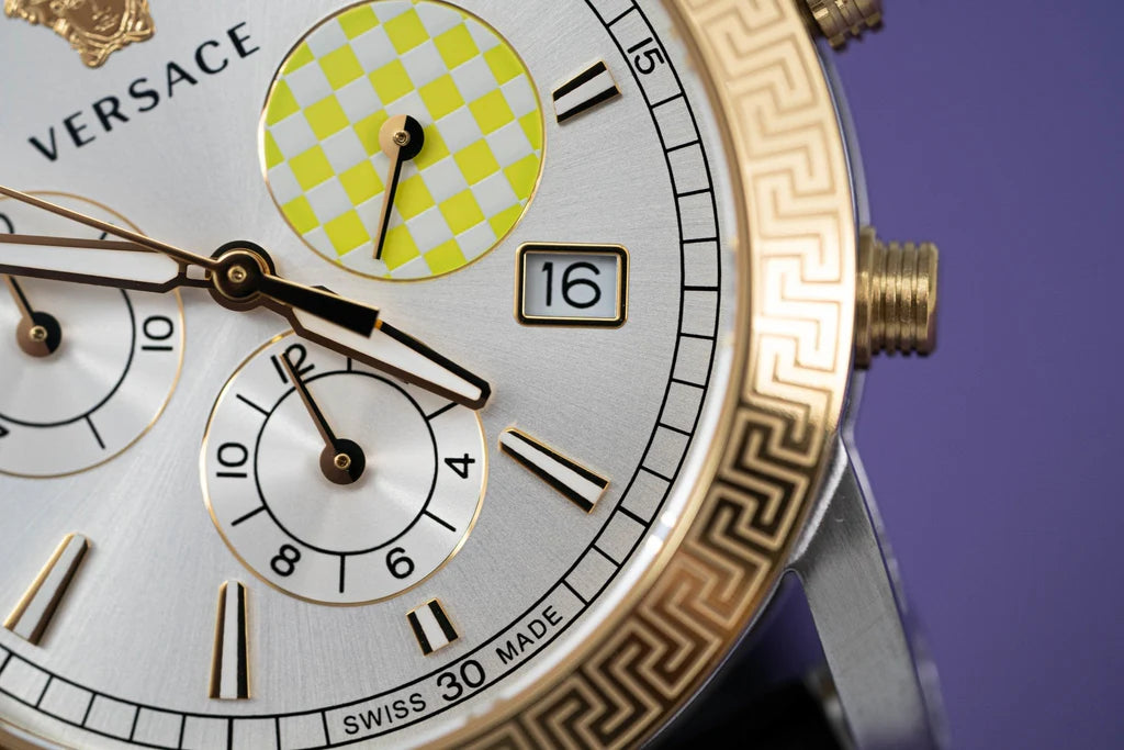 Versace Sports Tech Chronograph Silberzifferblatt Schwarze Gummiarmbanduhr für Damen – VELT00519