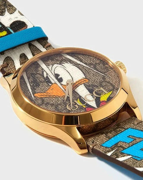 Gucci G Zeitlose Disney Donald Duck Uhr,  braunes Zifferblatt, braune Lederarmbanduhr für Damen – YA1264167
