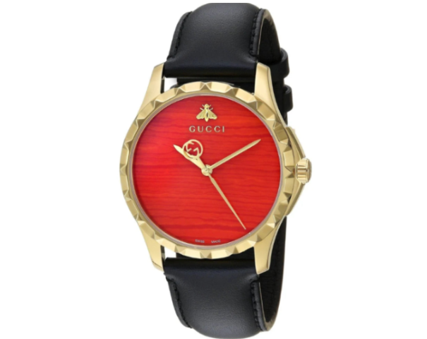 Gucci G Timeless Herrenuhr mit korallenrotem Zifferblatt und schwarzem Lederarmband - YA126464