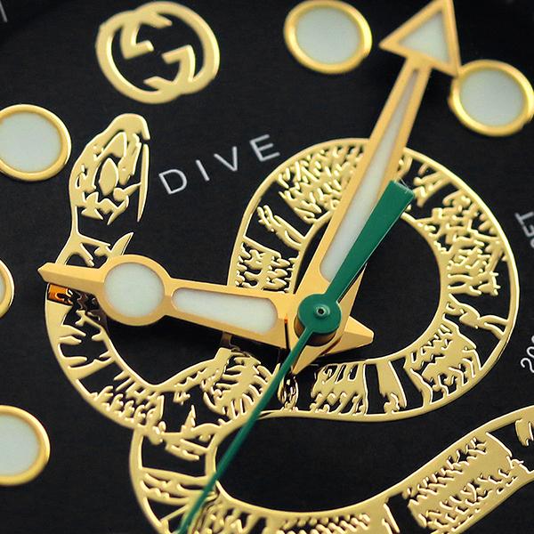 Gucci Dive Quartz – Schwarzes Zifferblatt – Schwarzes Kautschukarmband – Uhr für Herren – YA136219
