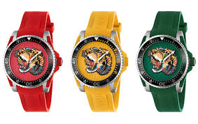 Gucci Dive Tiger – Rotes Zifferblatt – Rotes Kautschukarmband – Uhr für Herren – YA136315, Herrenuhr