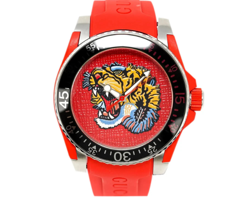 Gucci Dive Tiger – Rotes Zifferblatt – Rotes Kautschukarmband – Uhr für Herren – YA136315, Herrenuhr