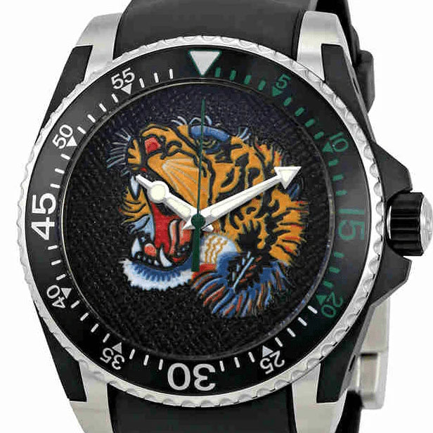 Gucci Dive Tiger – Schwarzes Zifferblatt – Schwarzes Kautschukarmband – Uhr für Herren – YA136318, Herrenuhr