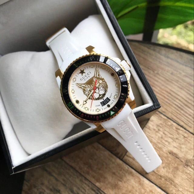 Gucci Dive Quartz Unisex-Uhr mit weißem Zifferblatt und weißem Kautschukarmband – YA136322