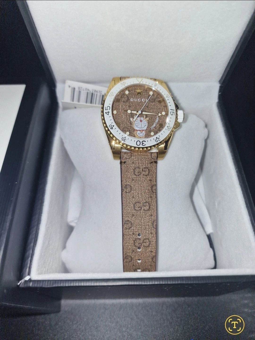 Gucci Dive Doraemon Quarzuhr mit braunem Zifferblatt und braunem Lederarmband,  Herrenuhr – YA136334
