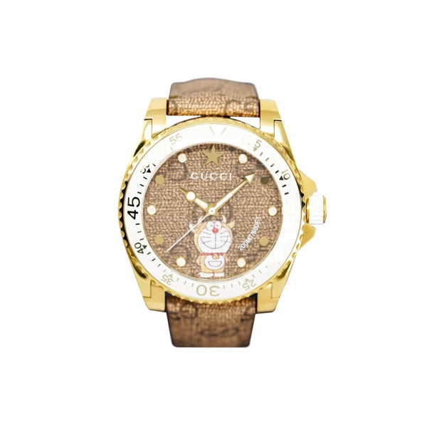 Gucci Dive Doraemon Quarzuhr mit braunem Zifferblatt und braunem Lederarmband,  Herrenuhr – YA136334