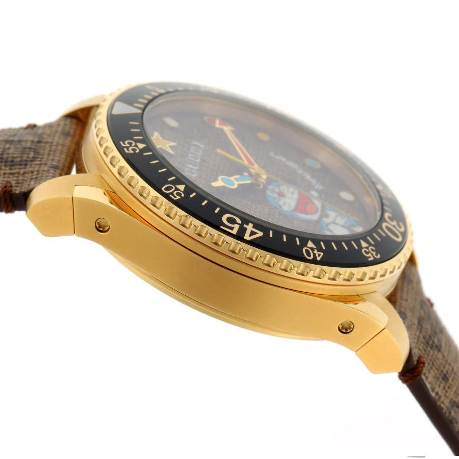 Gucci Dive Doraemon Quarzuhr mit braunem Zifferblatt und braunem Lederarmband für Herren – YA136335