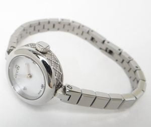 Gucci Diamantissima Quarz Diamonds Weiße Zifferblatt,  Silber Metallarmband, Damenuhr – YA141503