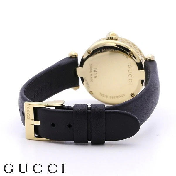 Gucci Diamantissima Damenuhr mit Perlmuttzifferblatt und schwarzem Lederarmband - YA141505
