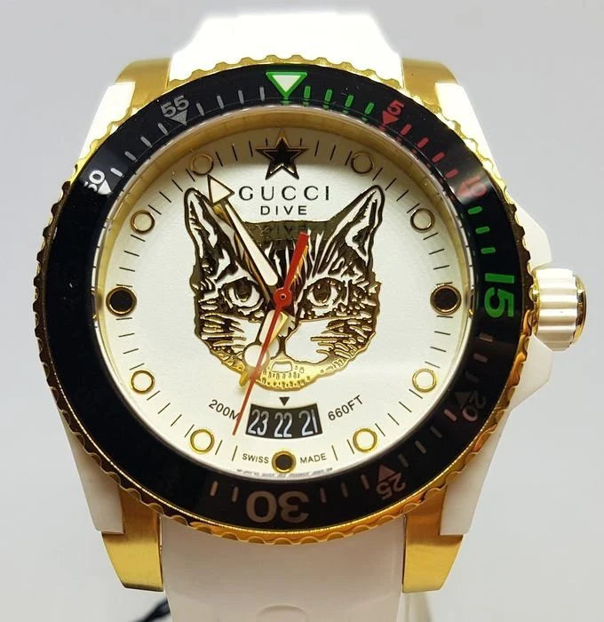 Gucci Dive Quartz Unisex-Uhr mit weißem Zifferblatt und weißem Kautschukarmband – YA136322